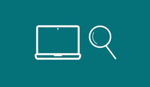 Dator och ett förstoringsglas mot en grön-blå bakgrund.